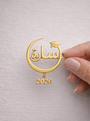 Customized circular graduation brooches with personalized names and years